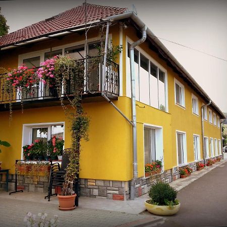 Cazare La Troita Hotell Codlea Exteriör bild