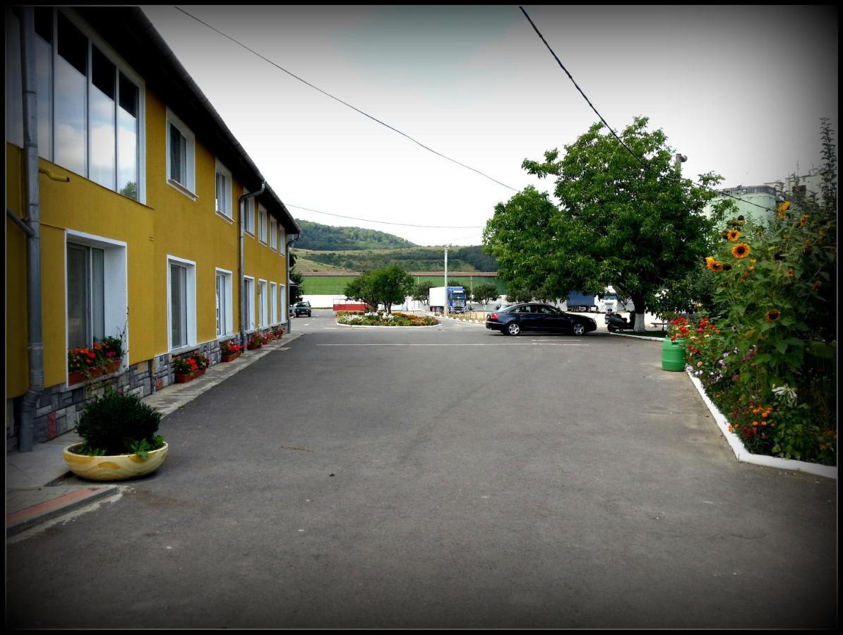 Cazare La Troita Hotell Codlea Exteriör bild