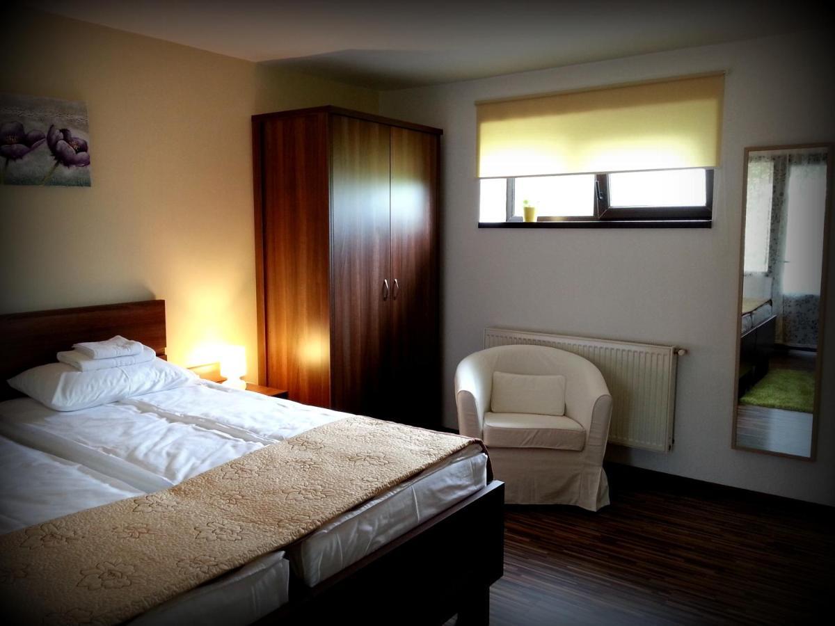 Cazare La Troita Hotell Codlea Rum bild