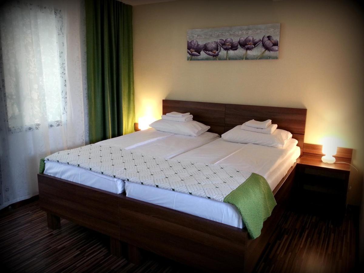 Cazare La Troita Hotell Codlea Exteriör bild