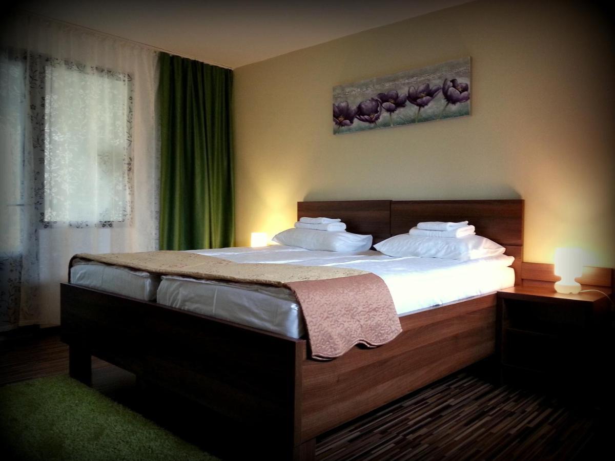 Cazare La Troita Hotell Codlea Rum bild