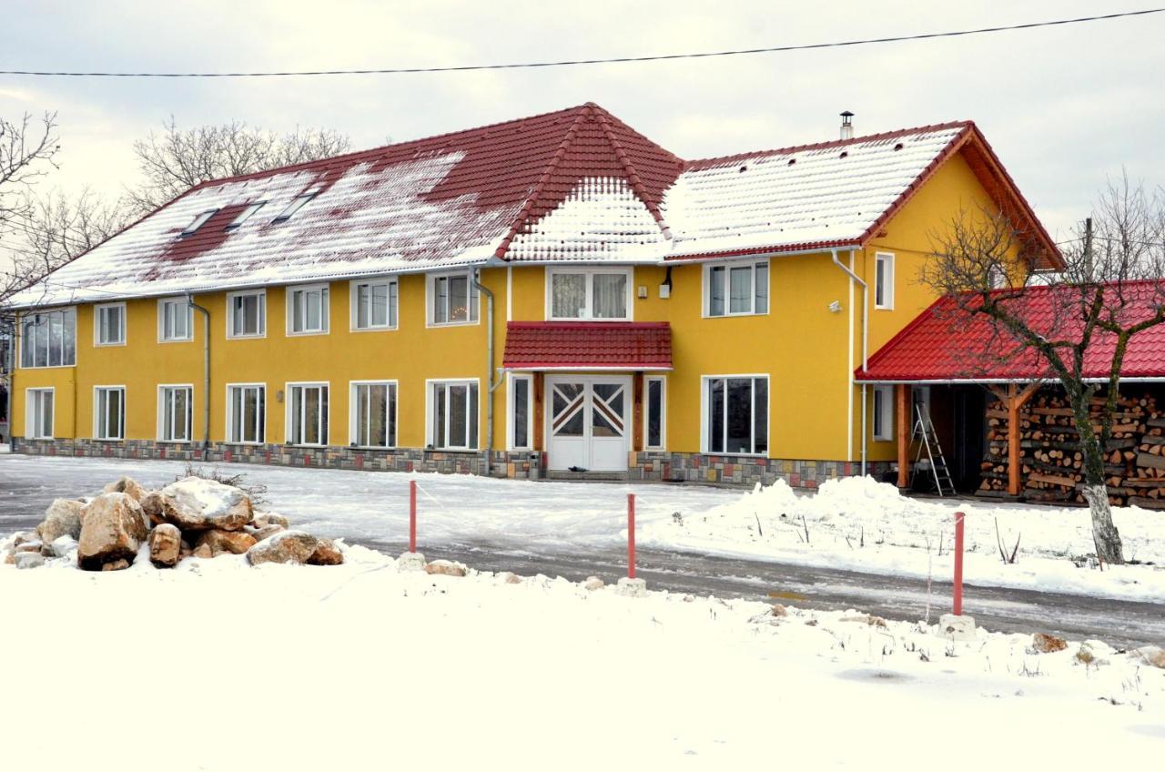 Cazare La Troita Hotell Codlea Exteriör bild