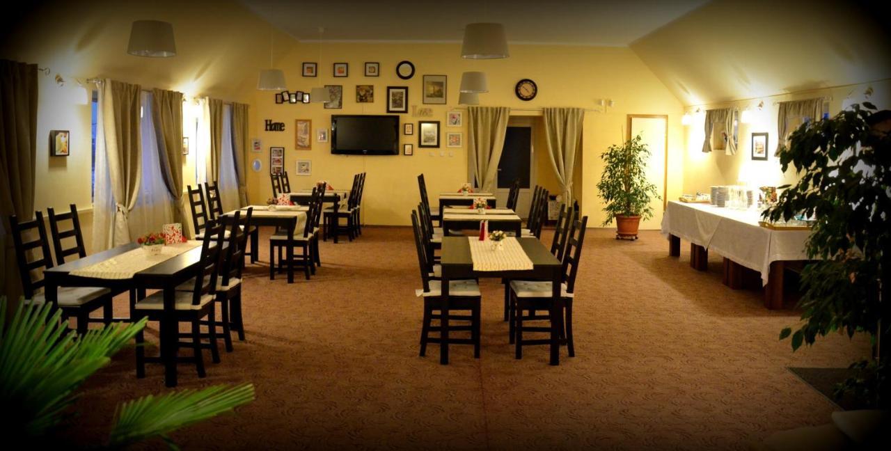 Cazare La Troita Hotell Codlea Exteriör bild