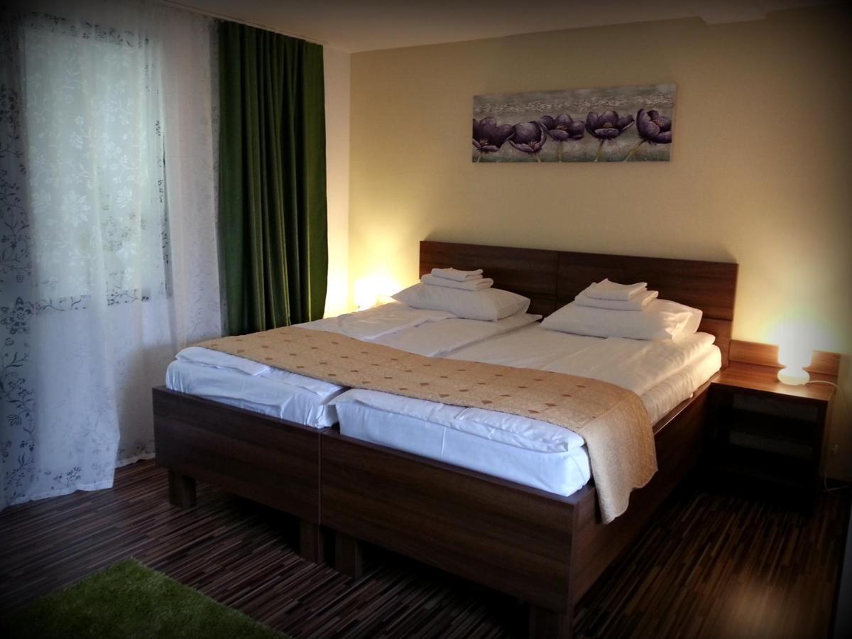 Cazare La Troita Hotell Codlea Exteriör bild