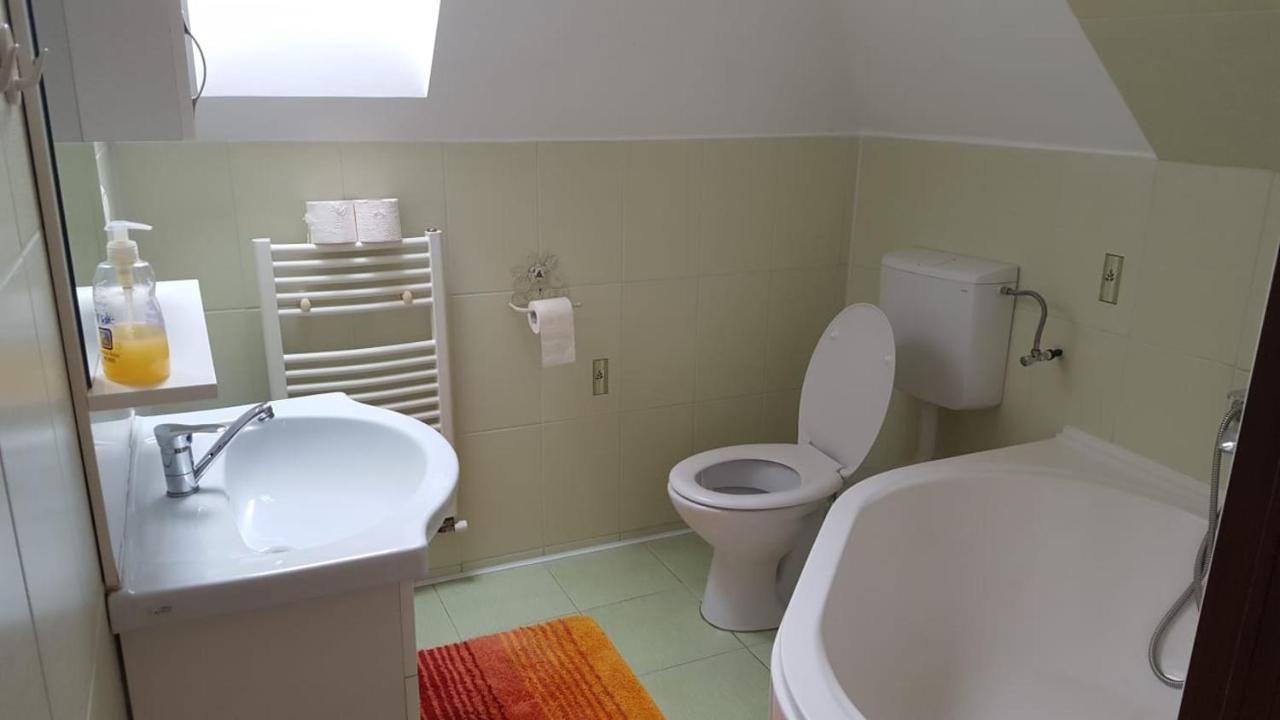 Cazare La Troita Hotell Codlea Exteriör bild