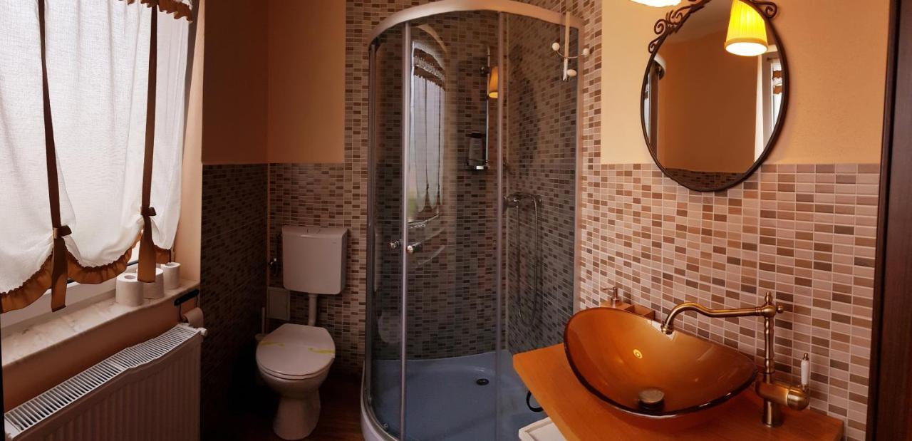 Cazare La Troita Hotell Codlea Exteriör bild