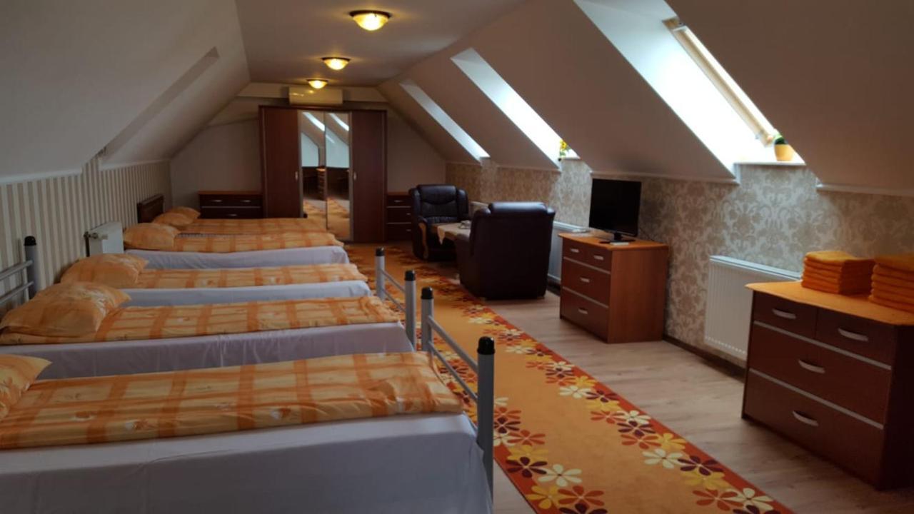 Cazare La Troita Hotell Codlea Exteriör bild