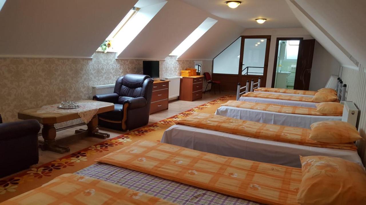 Cazare La Troita Hotell Codlea Exteriör bild