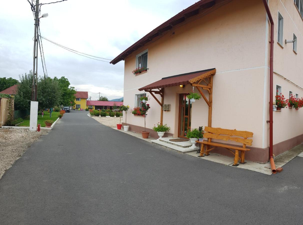 Cazare La Troita Hotell Codlea Exteriör bild