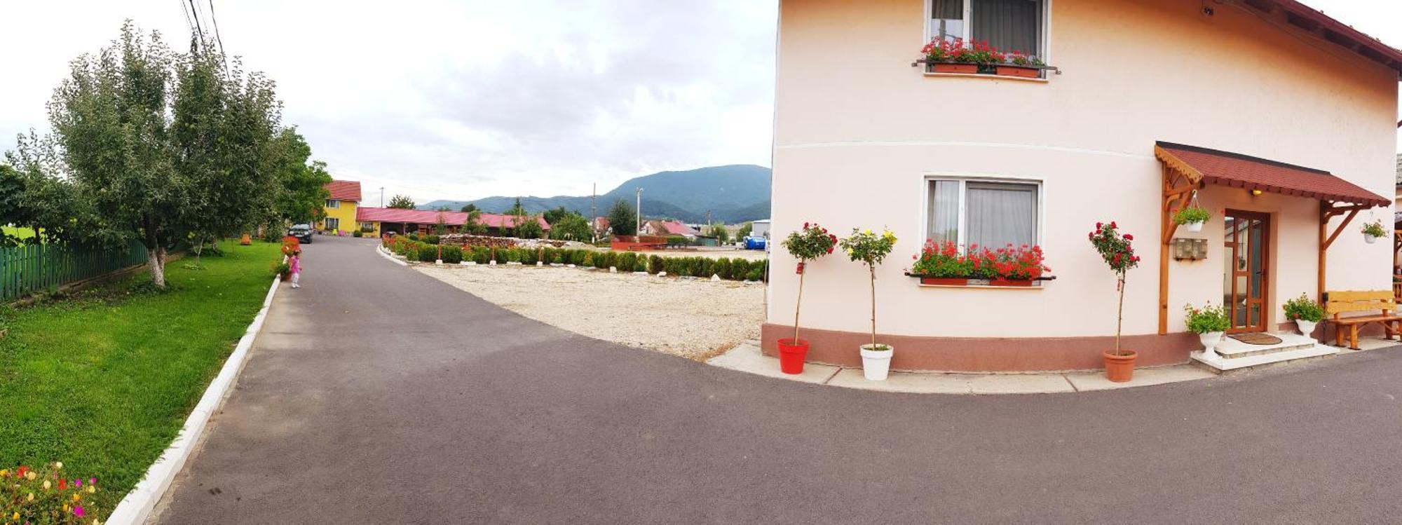 Cazare La Troita Hotell Codlea Exteriör bild