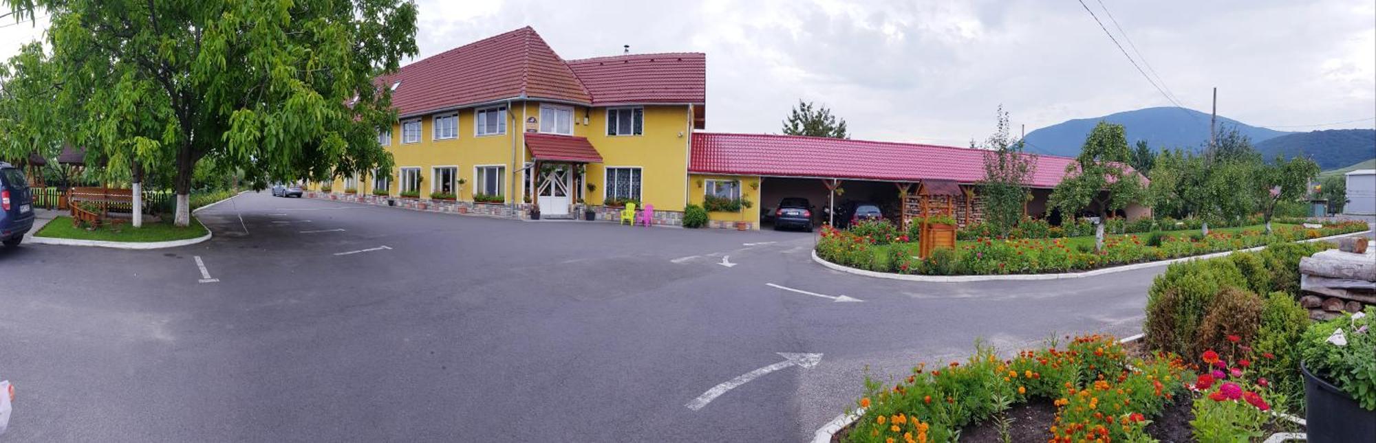 Cazare La Troita Hotell Codlea Exteriör bild